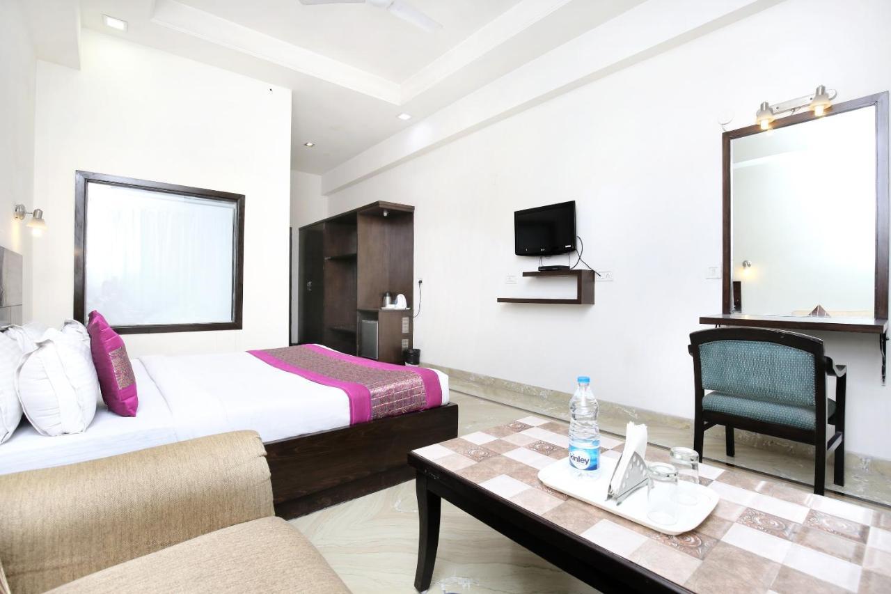 Capital O 15395 Hotel 42 Amritsar Dış mekan fotoğraf