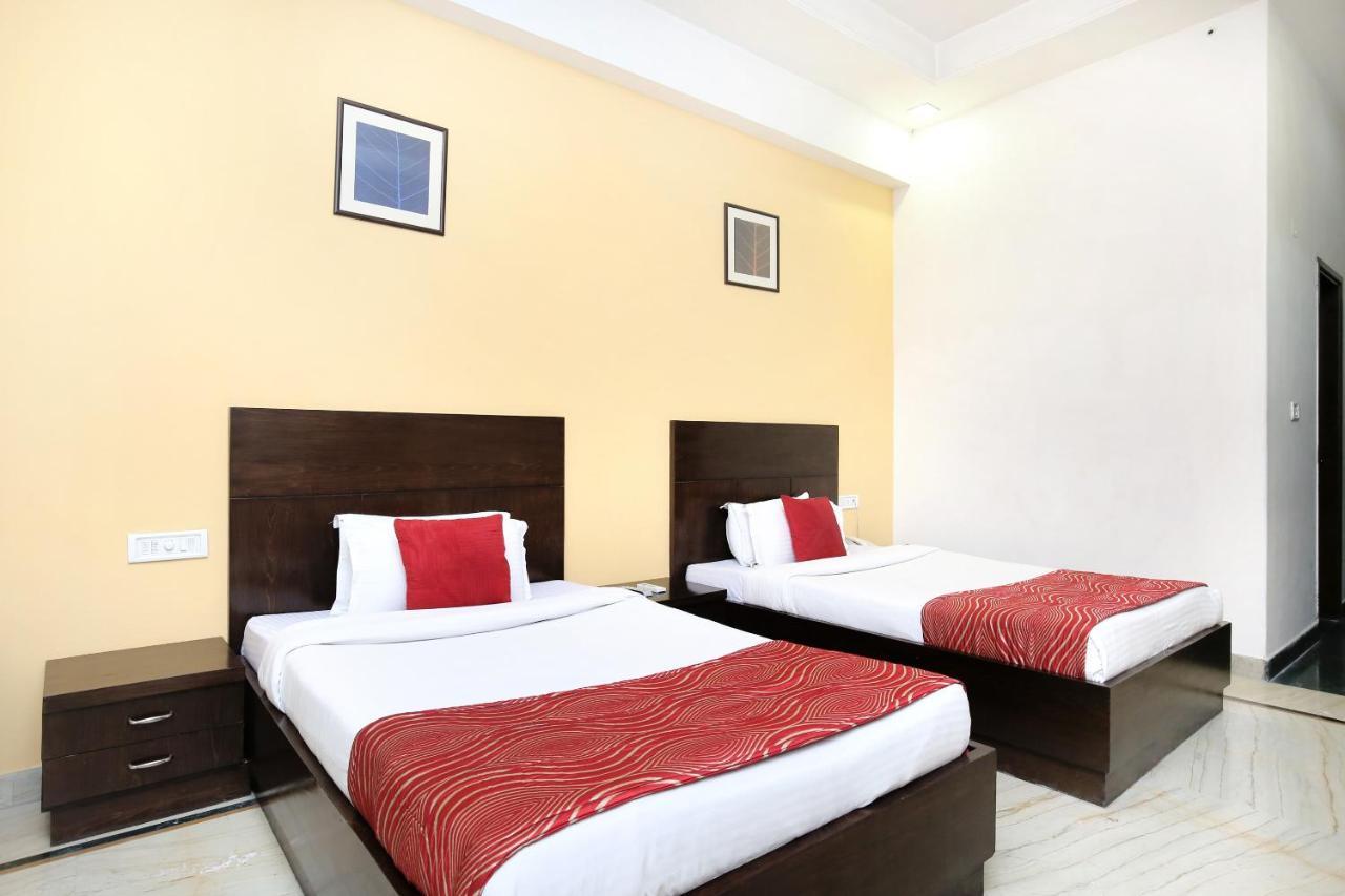Capital O 15395 Hotel 42 Amritsar Dış mekan fotoğraf