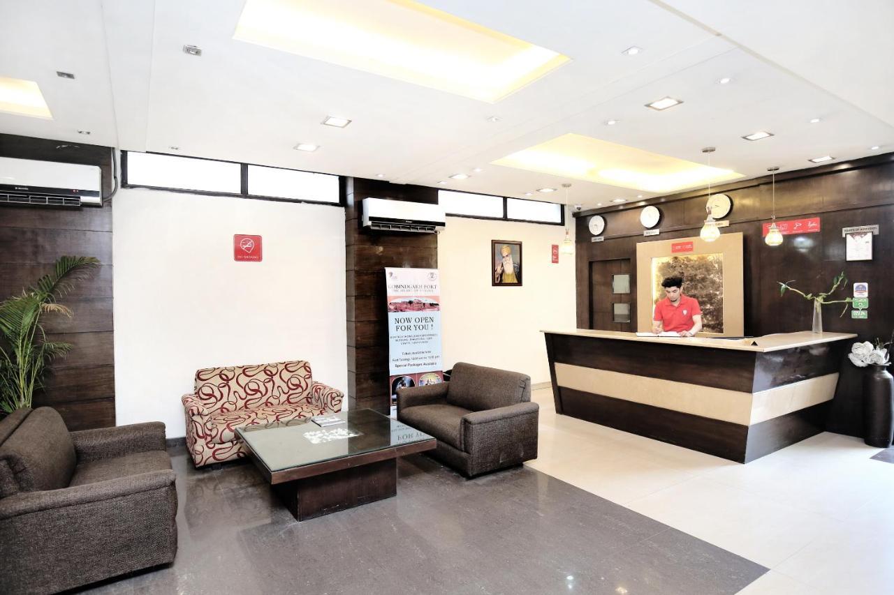Capital O 15395 Hotel 42 Amritsar Dış mekan fotoğraf