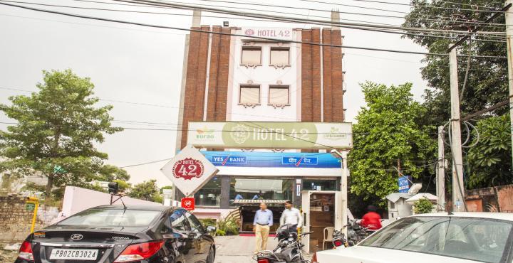 Capital O 15395 Hotel 42 Amritsar Dış mekan fotoğraf